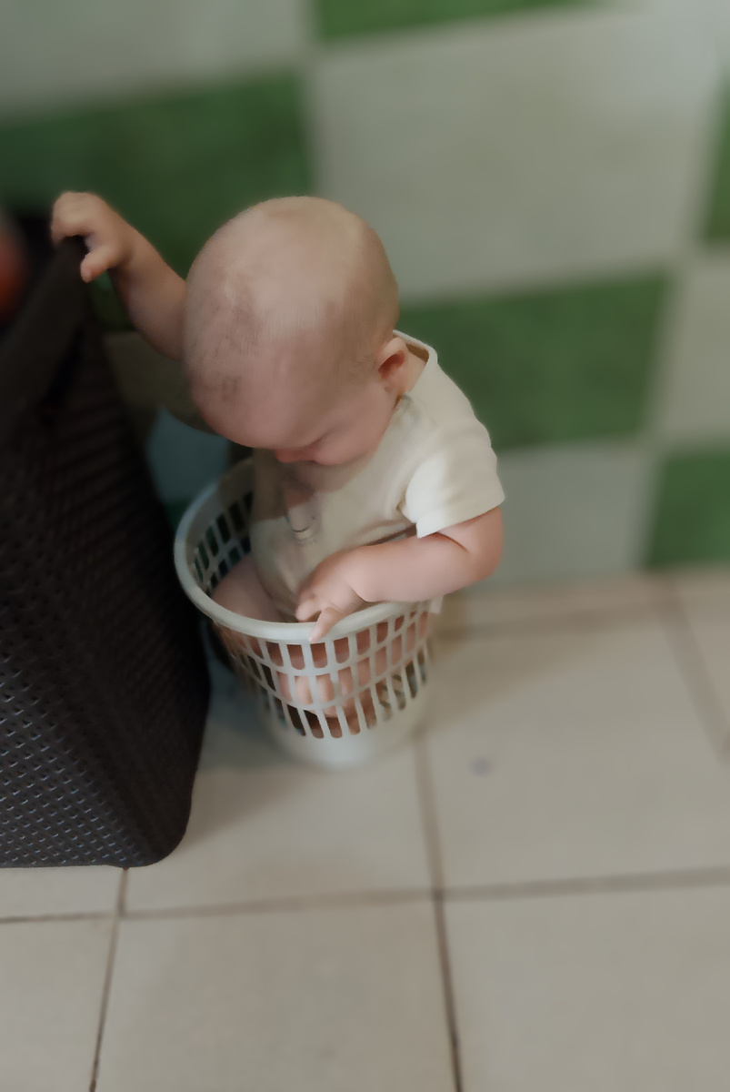 Малыш в корзинке 