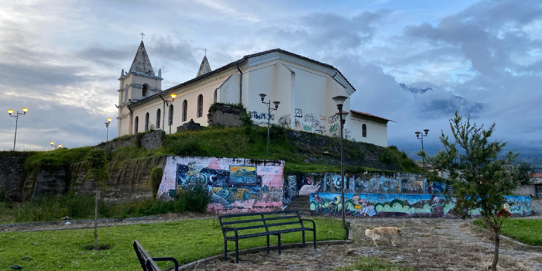Заброшенная церковь на вершине пирамиды: скрытое наследие San Pablo del Lago