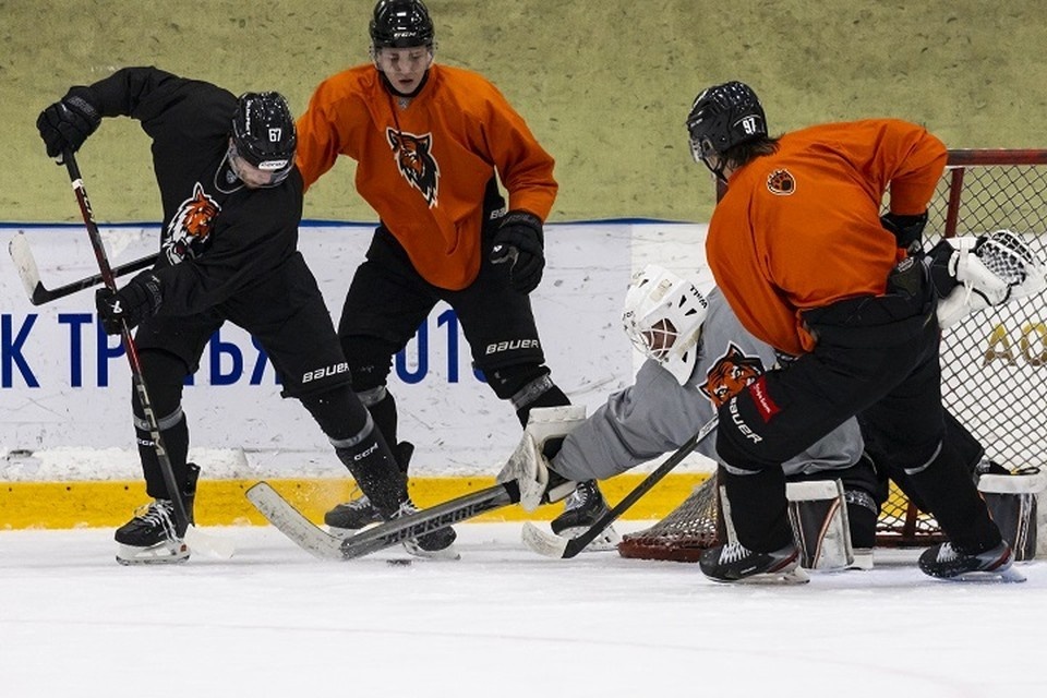   Первые ледовые тренировки. ФОТО: ХК «Амур»