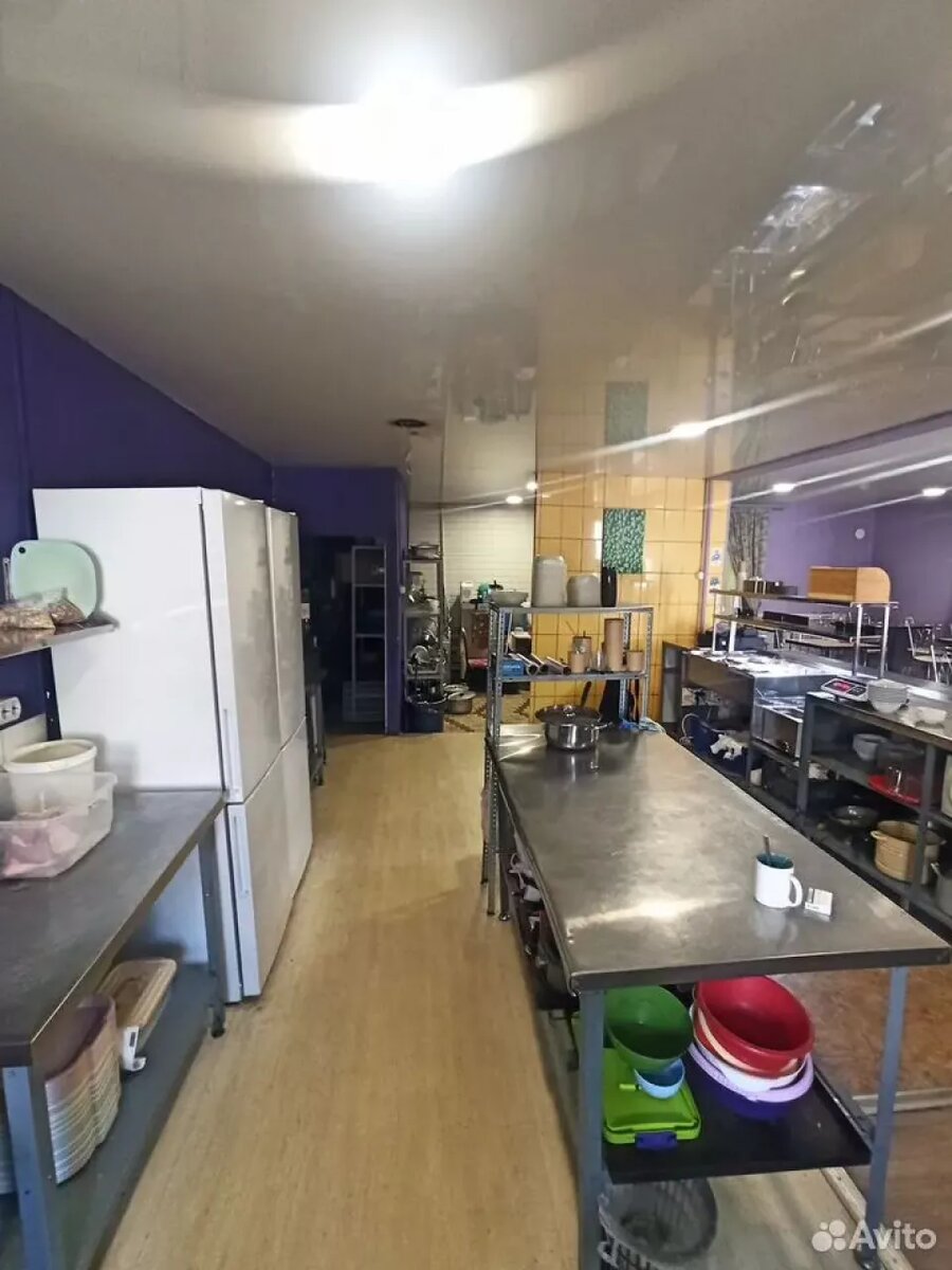    Столовую напротив администрации продают в Барнауле. Источник: avito.ru
