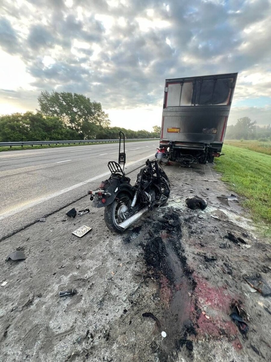    ДТП произошло ночью 16 июля в 60 км от Барнаула. Источник: vk.com/motolifegroup