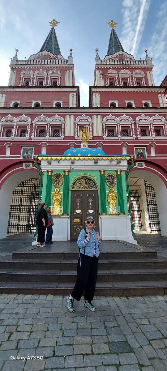 Иверская часо́вня — часовня со списком Иверской иконы Божией Матери у Воскресенских ворот в Москве, ведущих на Красную площадь.