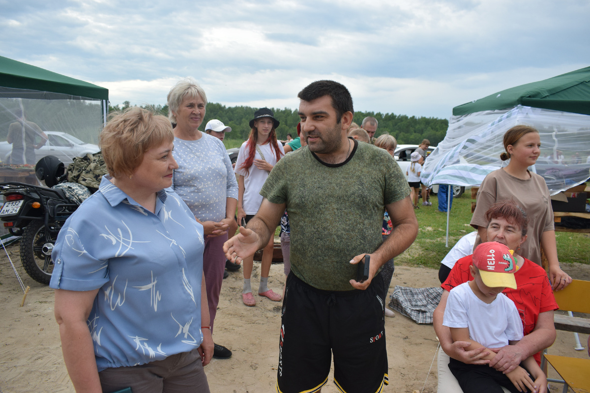 1.	Заместитель главы Саянского района Наталья Никишина и депутат Агинского сельского Совета депутатов Павел Шкиль призвали рыбаков участвовать в мероприятии и в следующем году. 