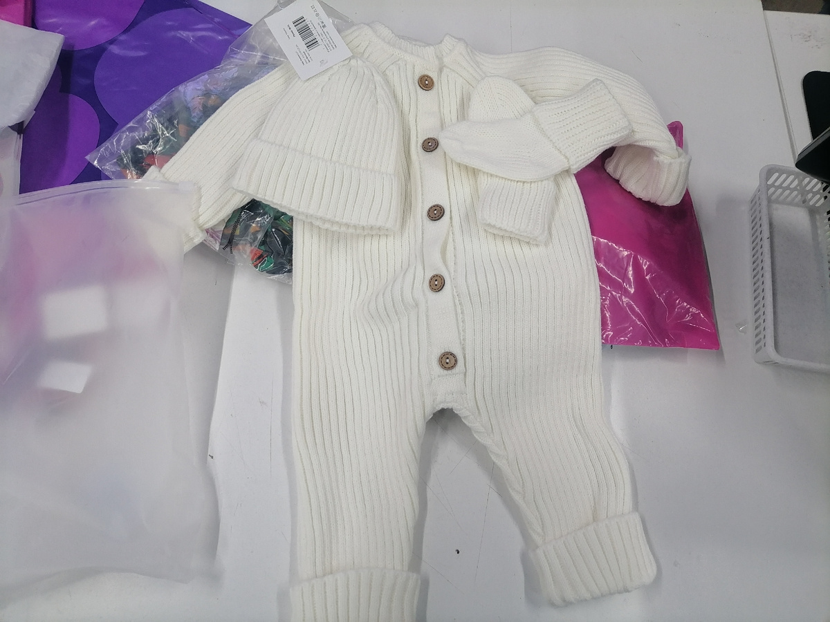 Выбрала такой. Пол ребёнка ещё не сообщали, выбрала универсальный белый цвет.