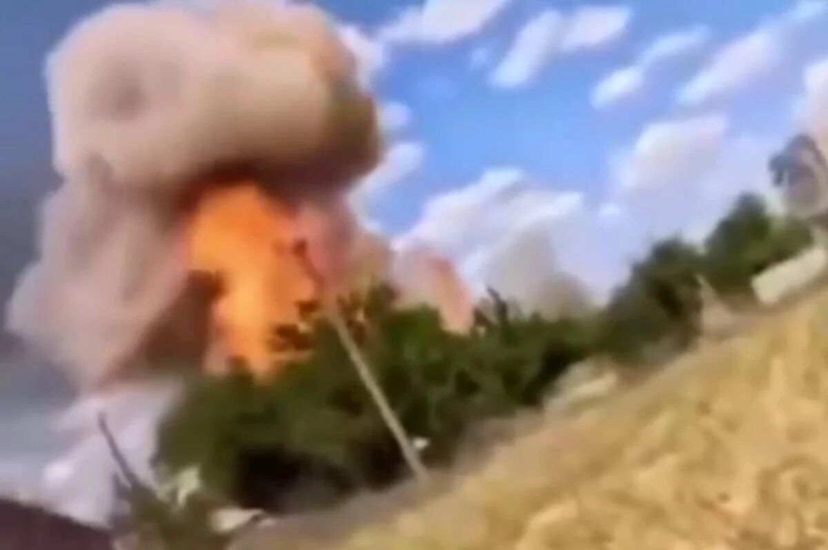    Украинский боевик снял момент поражения дроном пункта управления ВСУ