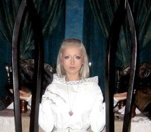 Аматуе Цумна в образе