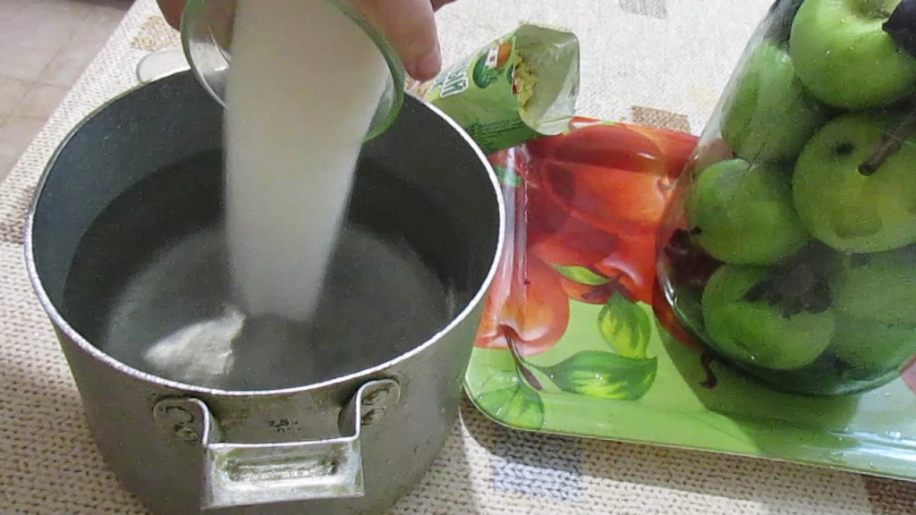 Готовится рассол.