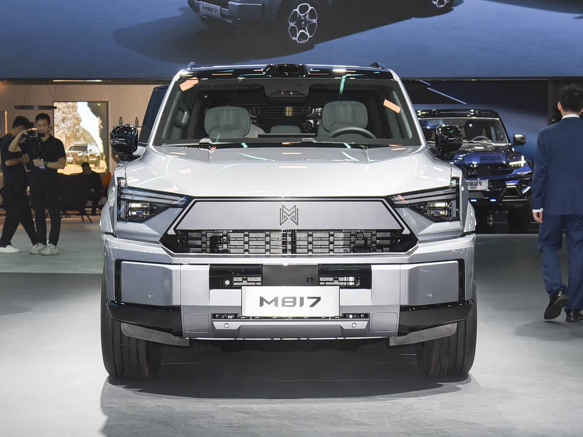 Передняя часть нового внедорожника M-Hero