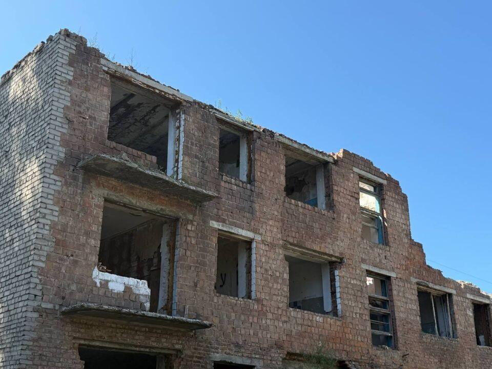    В Бийске сносят аварийный дом. Источник: Администрация Бийска