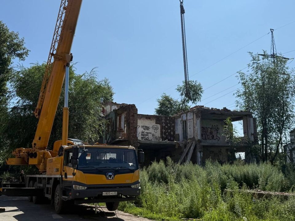    В Бийске сносят аварийный дом. Источник: Администрация Бийска