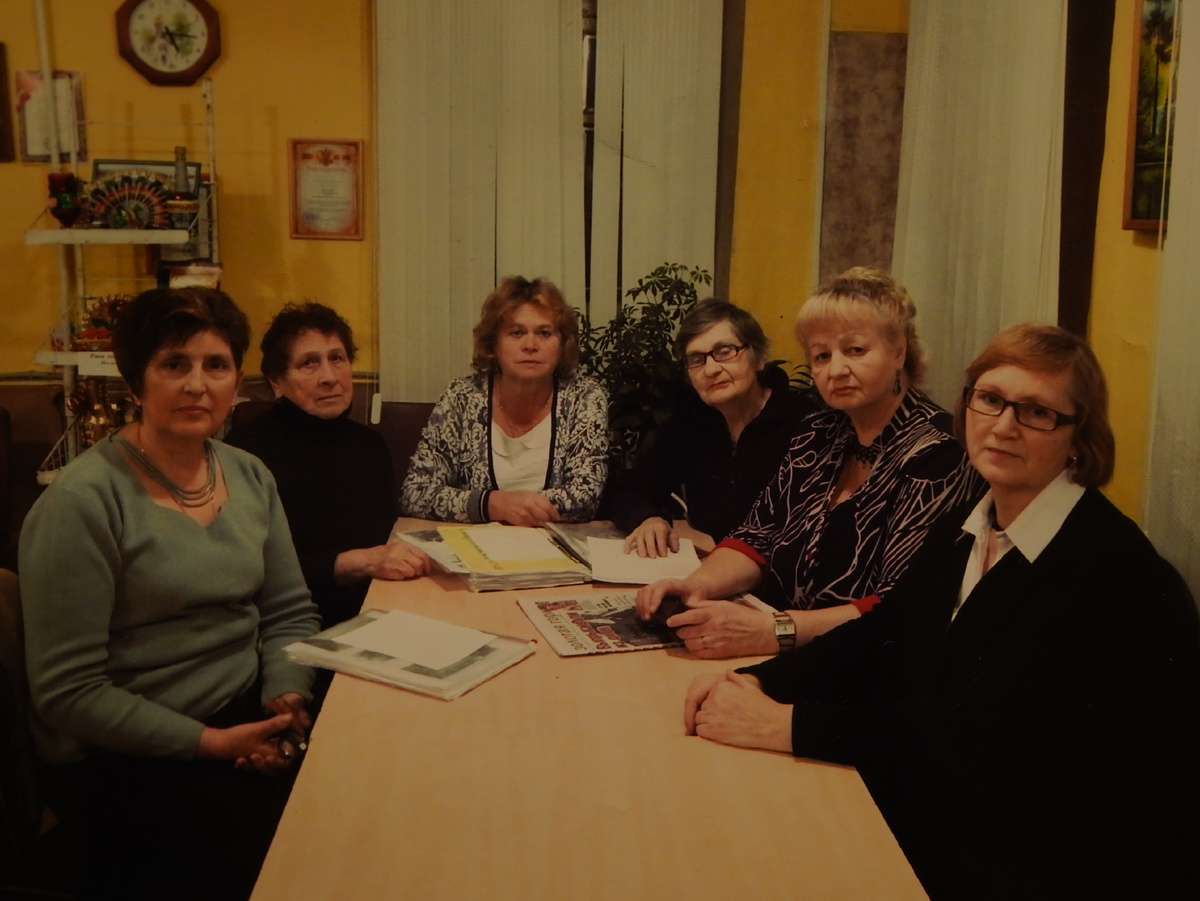 Первый состав женсовета поселка Старопышминск: Людмила Ведерникова, Надежда Безносикова, Нина Бельтюкова, Зинаида Белюкова, Ольга Корабейникова, Наталья Сушилова, Ирина Темлякова, Нина Фатюшенко