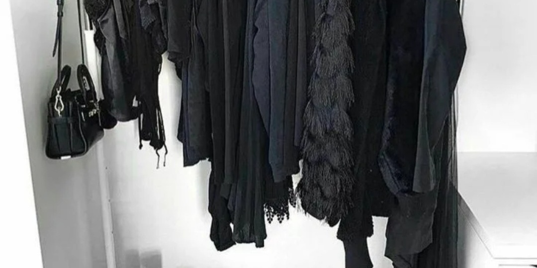 Минималисты выбирают черный: почему светлый гардероб проиграл практичности?