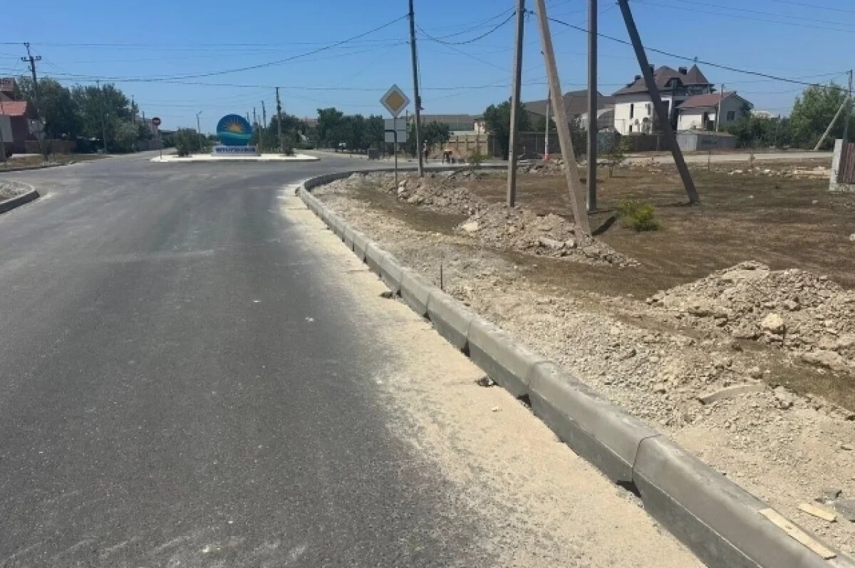    В Крыму почти заасфальтирован отрезок дороги Евпатория - Мирный - Штормовое