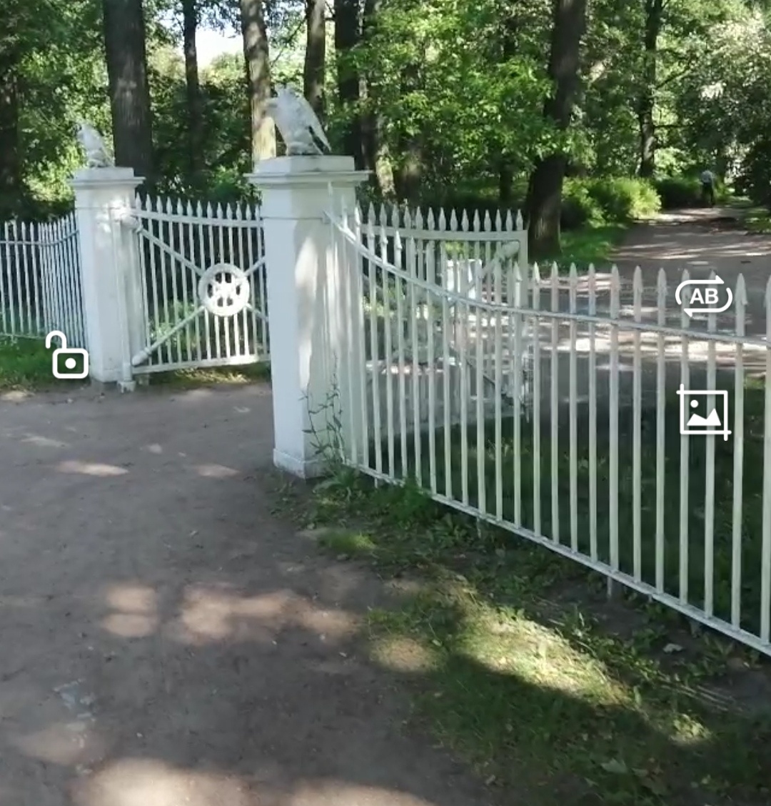 Ворота для прохода к  дворцу. 