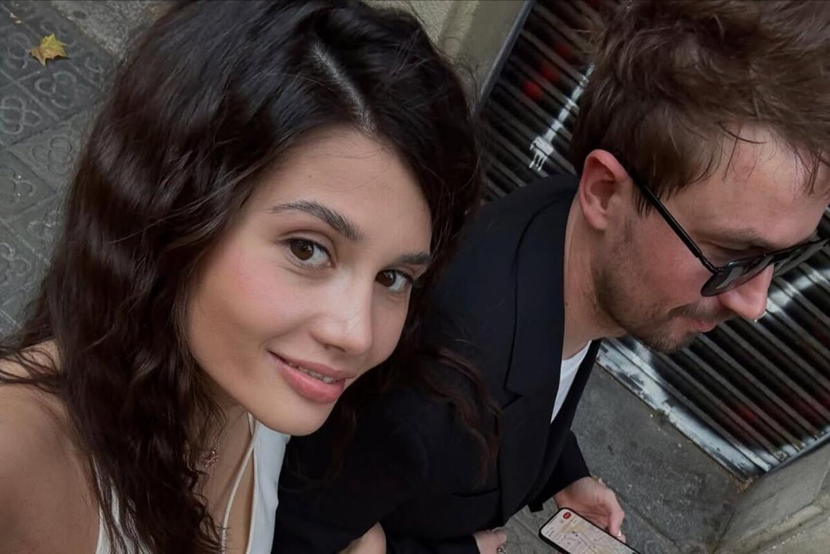    Саша Петров с женой в Барселоне Социальные сети