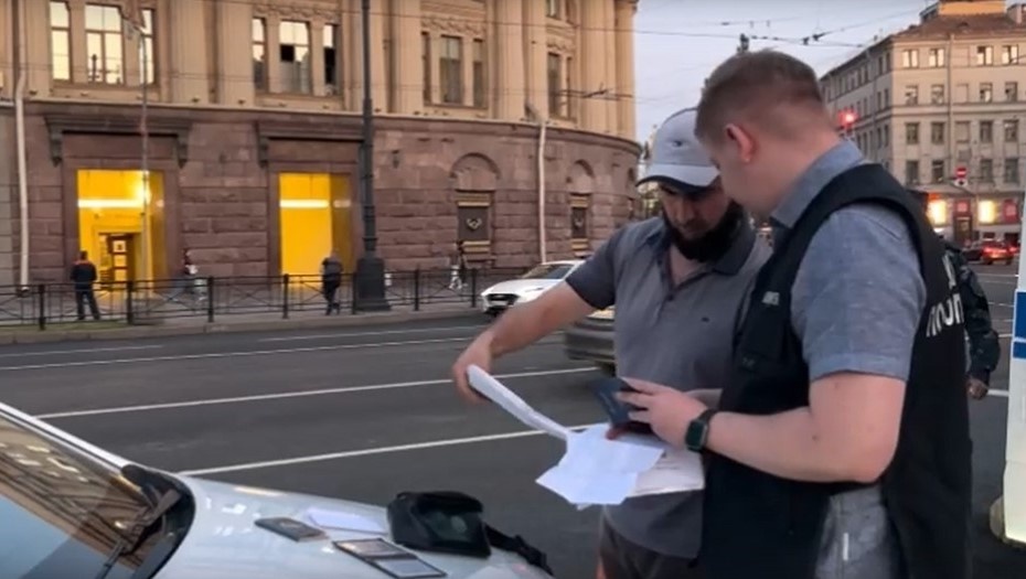    Рейд по нелегальной миграции у "Технологического института". Автор фото: ГУ МВД по Петербургу и Ленобласти.