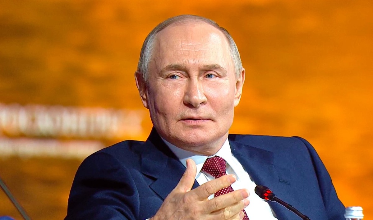    Владимир Путин подписал указ о награждении жителей Югры медалями