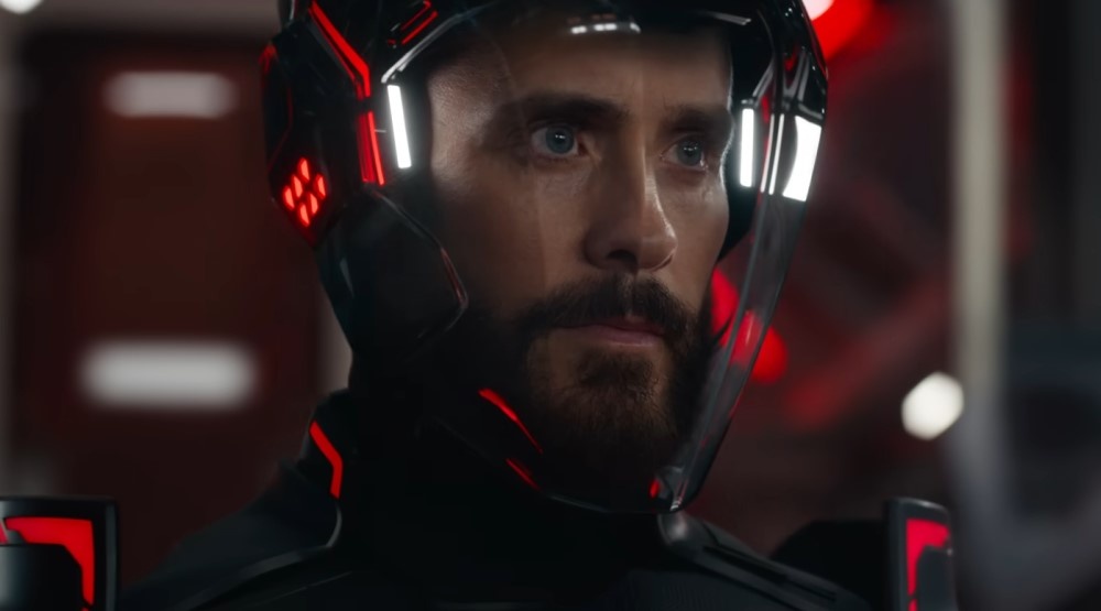     Кадр из фильма «Трон: Арес» (2025)