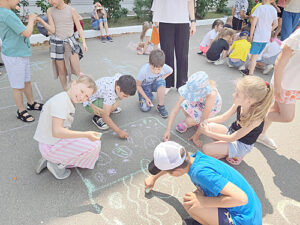 Рисунки на асфальте. / ФОТО из архива А.А. Котелевской Администратор  📷
