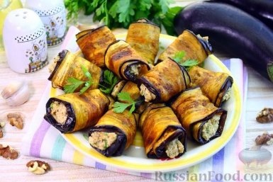 Рулетики из баклажанов с орехами, жареным луком и чесноком — тёплый вкус Кавказа  📷
