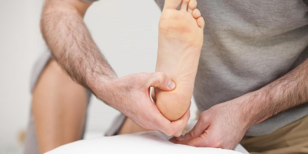 Пяточная шпора: почему возникает, у кого чаще бывает, какие средства могут помочь