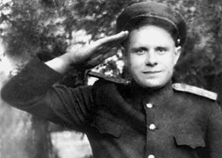    Танцующий на Рейхстаге. Почему командир Егорова и Кантарии столько времени оставался без награды?