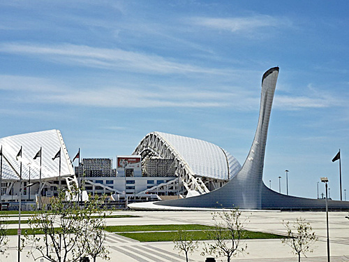   Стадион «Фишт» и Олимпийский Факел – единая архитектурная композиция. / ФОТО автора Администратор