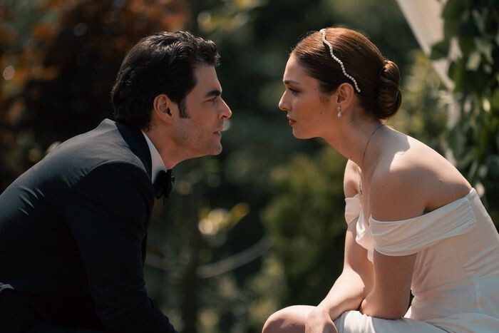 кадр из сериала "Наследный принц"