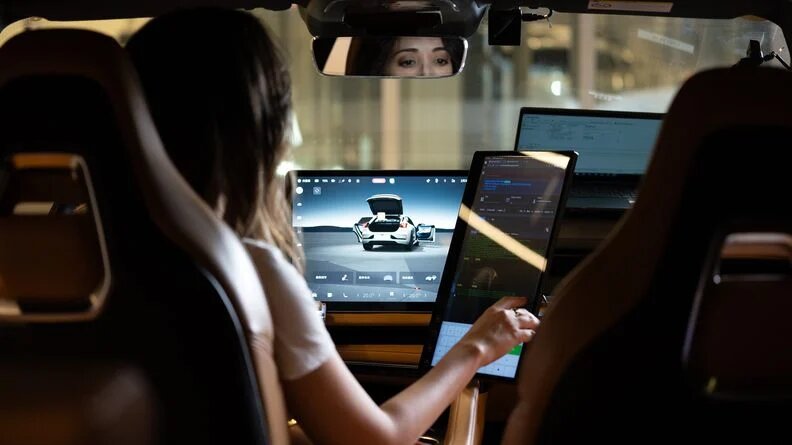 Mobileye следит за дорогой и за вами