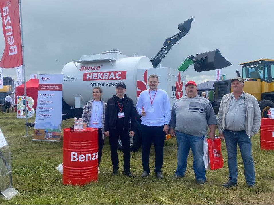 Benza с компанией БТС на вытавке