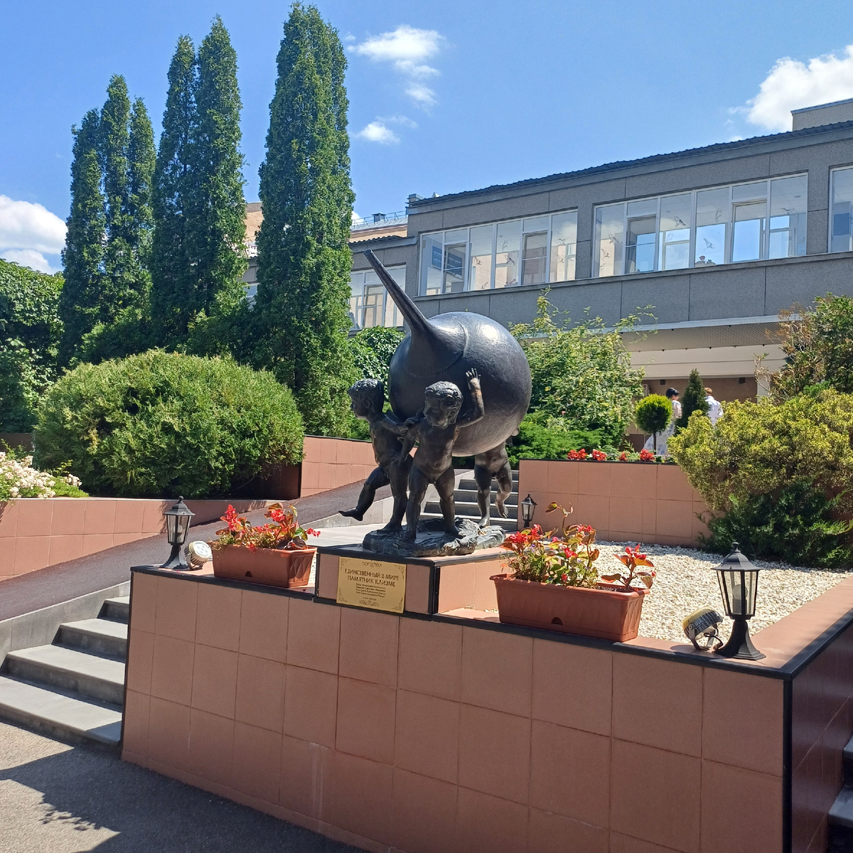 Памятник клизме. Фото автора