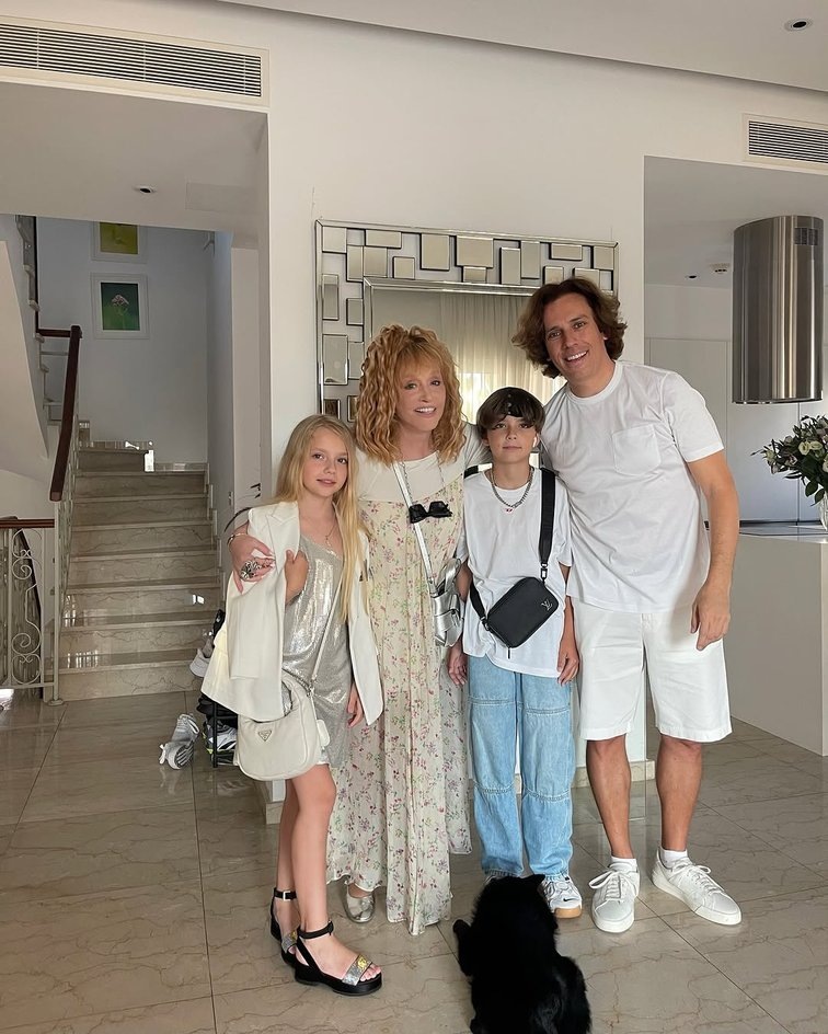 Алла Пугачёва и Максим Галкин* с детьми.