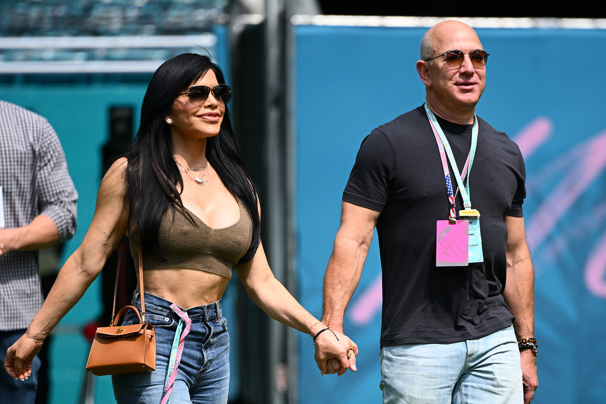 На фото: Лорен Санчес и Джефф Безос в Майами, 2023 год ©Clive Mason — Formula 1/Getty Images