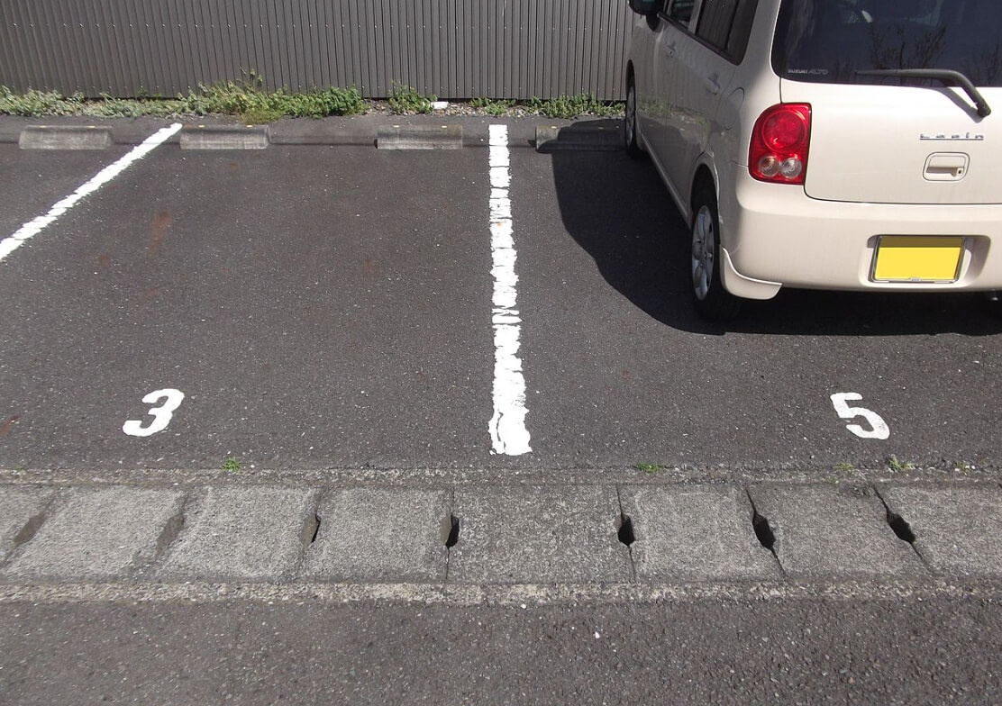    На парковке в Японии не хватает номера четыре. Источник фотографии: wikipedia.org