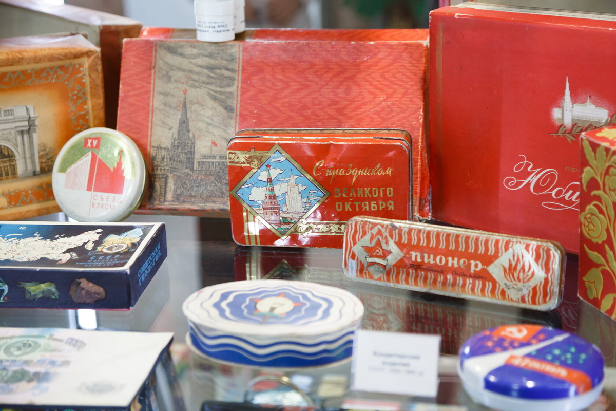 Экспонаты советской эпохи музея брендов, истории и дизайна упаковки