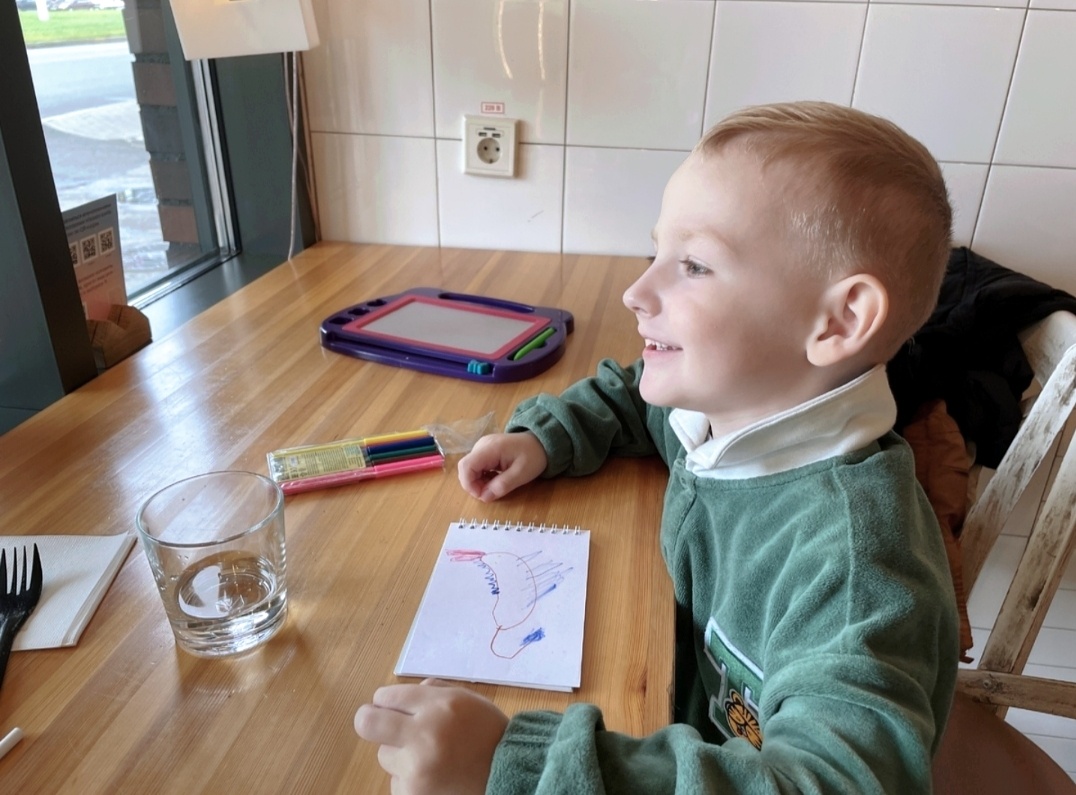 Егор уже неплохо рисует, значит точно хватит внимания на завершение действия. 