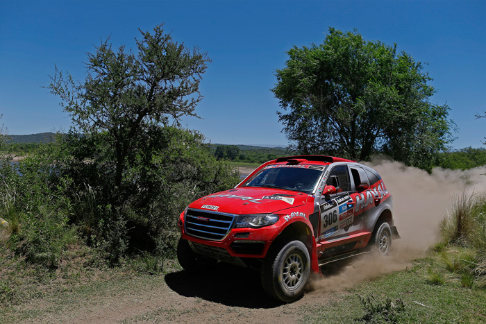 Haval H8 Карлоса Соузы на спецучастке «Дакар-2014»