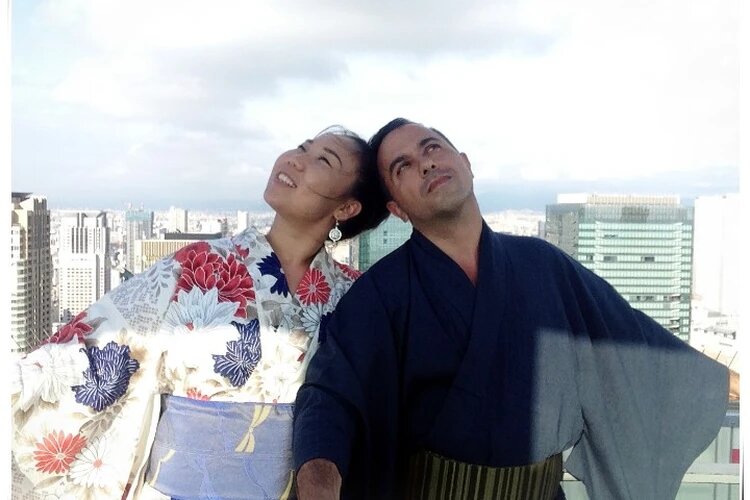 Свадьбу сыграли и европейским традициям, и по бурятским. А это фото из Китая, где у пары было первое свидание. ФОТО: архив семьи.