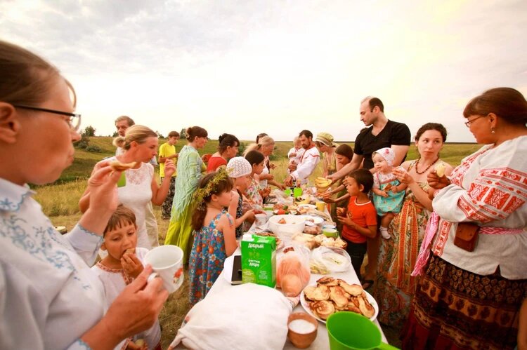 На столах все со своих грядок. Фото: официальная группа поселения "Солнечное"