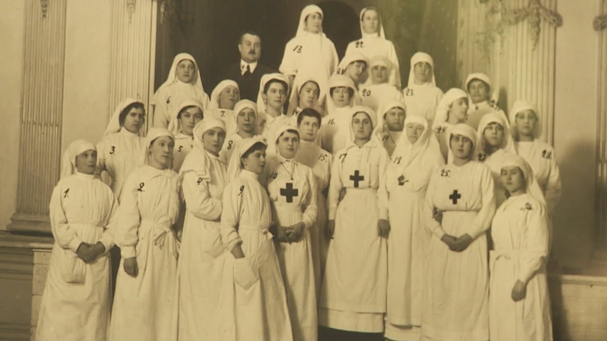 Выпускницы первых Высших медицинских курсов.