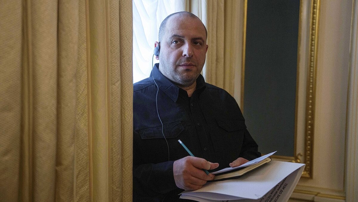   Evgeniy Maloletka / AP- Рустем Умеров