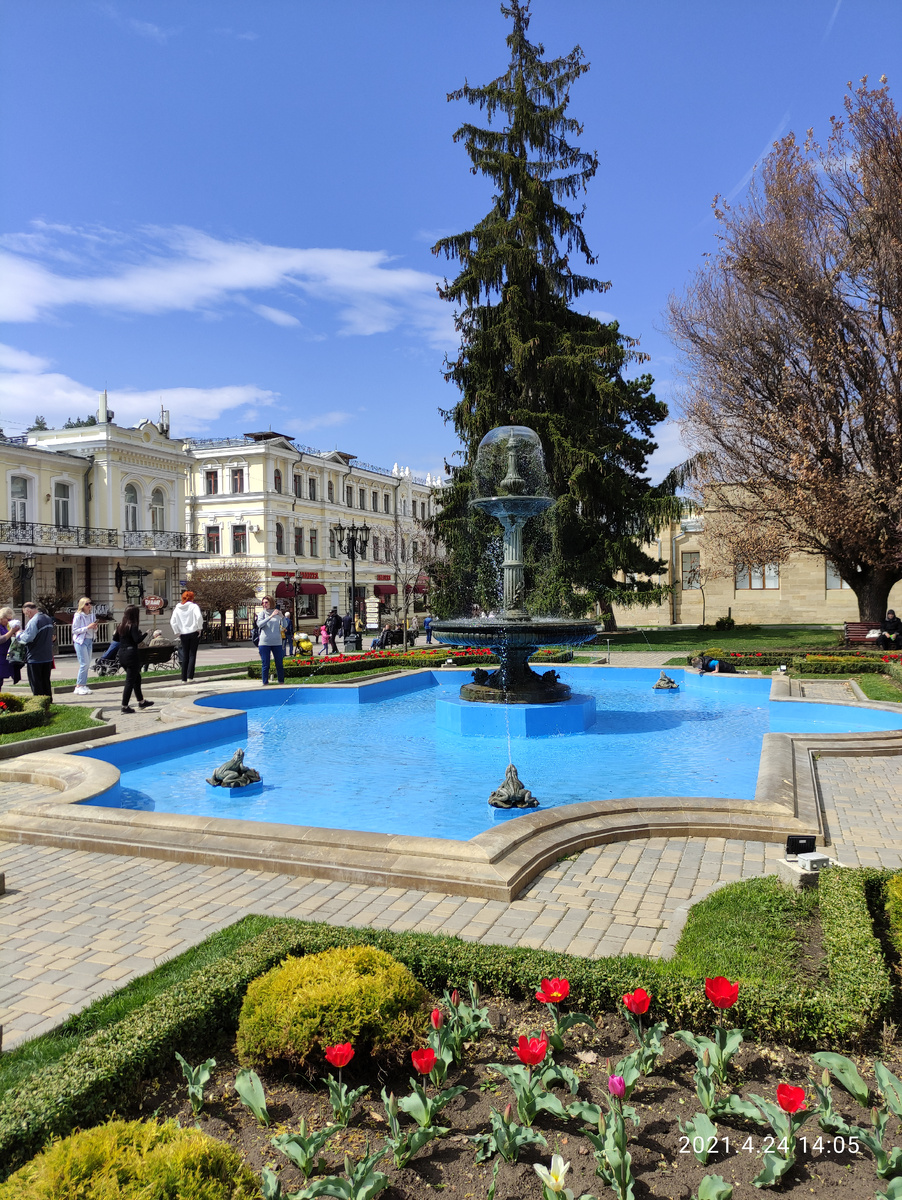 Бывало мы навещали КМВ каждый год. Больше сего люблю Кисловодск (на фото) и Ессентуки