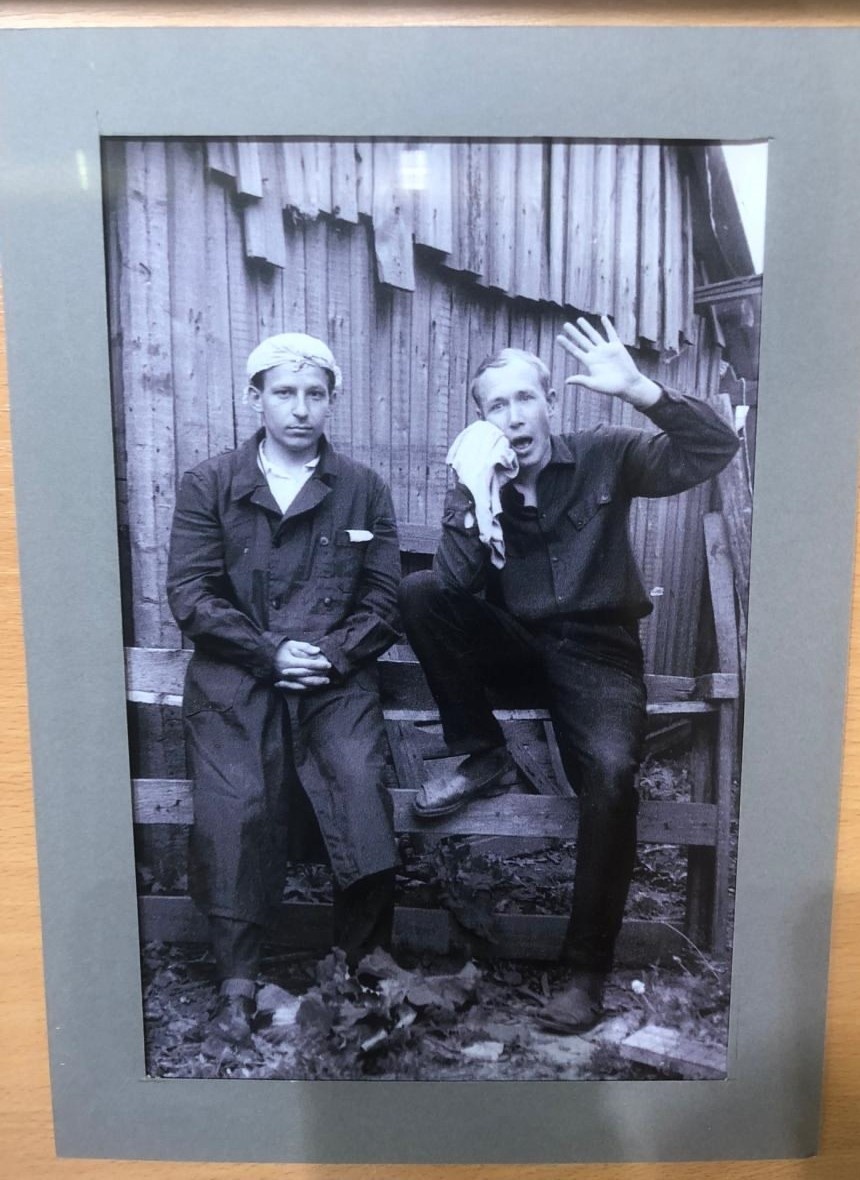 Совсем юный Костя Васильев с другом. Фото автора статьи