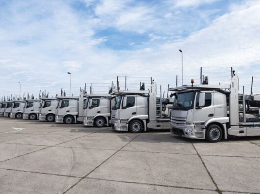    парковка для грузовиков // фото: Изображение от aleksandarlittlewolf на Freepik