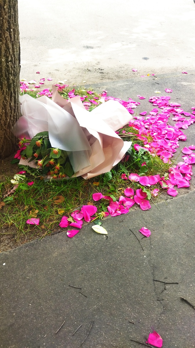 Нас впечатлил такой неожиданный букет. )) 