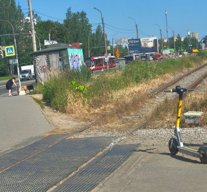    Кикшеринговые самокаты в Кудрово. Автор фото: Пресс-служба Занаевского городского поселения.