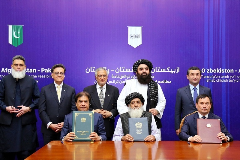 Церемония подписания. Фото с сайта ariananews.af