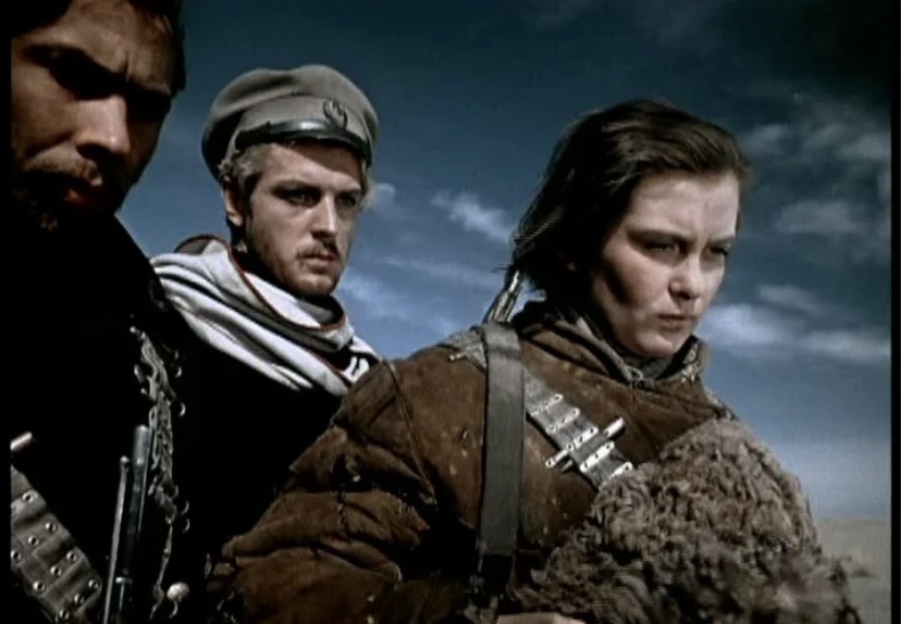 Кадр из художественного фильма «Сорок первый». Киностудия «Мосфильм», 1956. Режиссёр Григорий Чухрай. В главных ролях: Марютка -  Изольда Извицкая, Говоруха-Отрок - Олег Стриженов