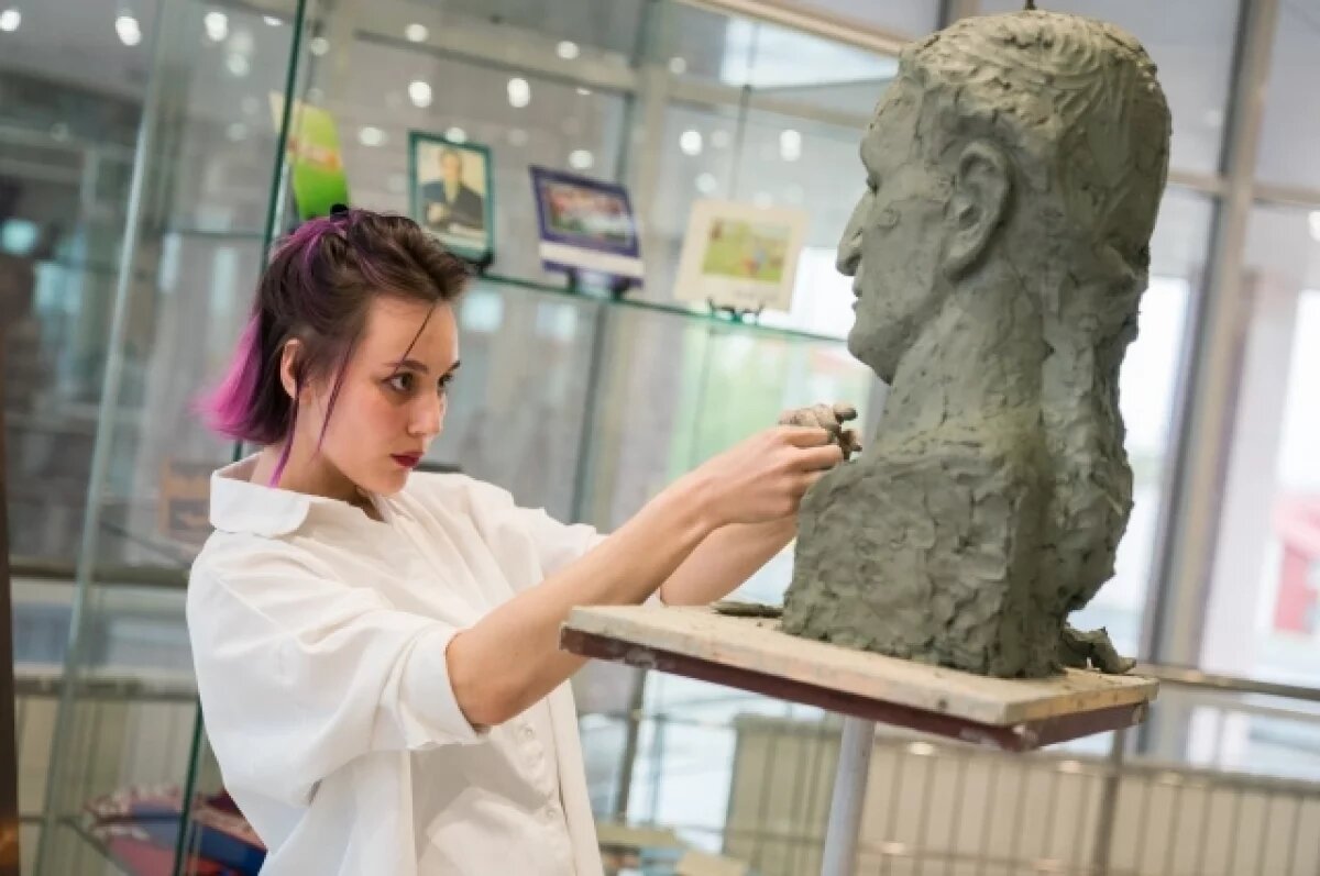    В Югре обсудили перспективы развития креативных индустрий в России