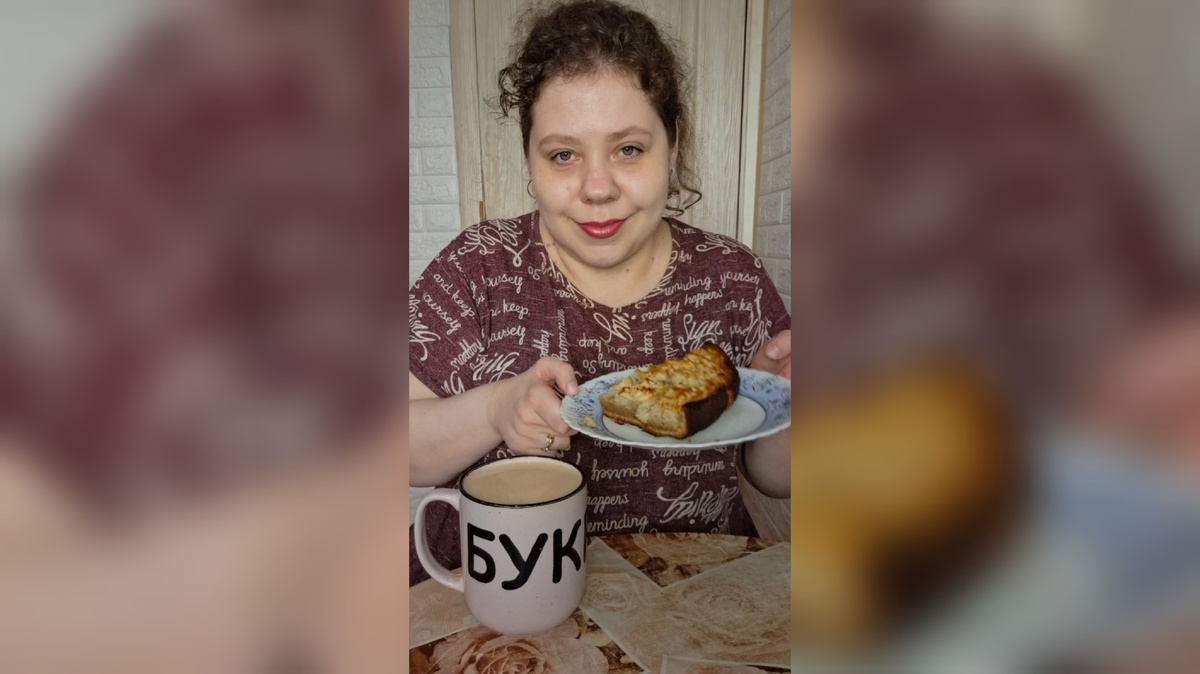 Ирина Рис с шарлоткой 😄